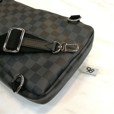 louis vuitton avenue bag.